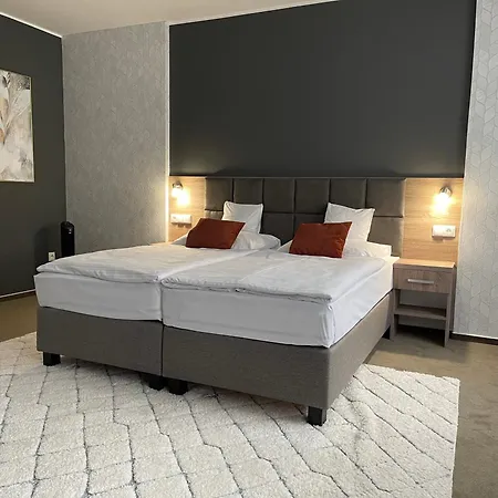 Slavia & Restaurant Hotel Svidnik