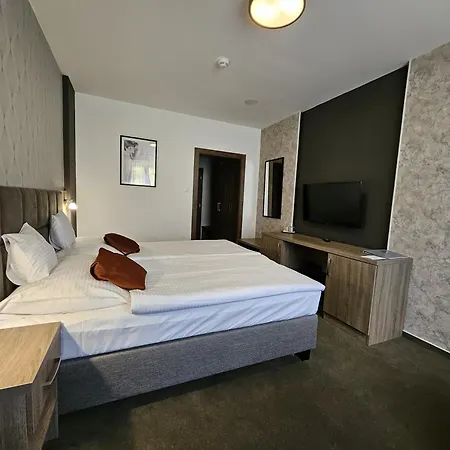 Slavia & Restaurant Hotel Svidnik