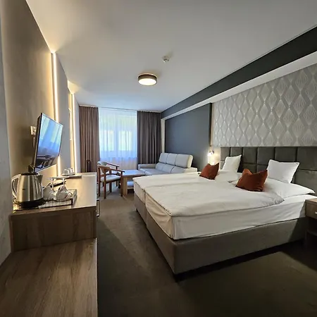 Slavia & Restaurant Hotel 3*